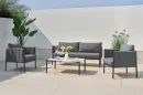 zestaw-mebli-ogrodowych-z-sofa-stolikiem-i-fotelami-na-tarasie-w-aranzacji_1.webp