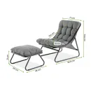 fotel-ogrodowy-z-podnozkiem-w-kolorze-szaro-bezowym-z-zaznaczonymi-wymiarami-95-5-cm-na-73-5-cm.webp