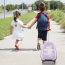 Walizka-dziecieca-na-kolkach-z-motywem-jednorozca-2.webp