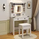 Toaletka-z-lustrem-LED-i-szklana-gablotka-oraz-taboretem-6.webp