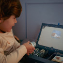 pol_pl_Little-Dutch-Latarka-projektor-z-bajkami-Blekit-5011_3.jpg