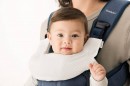 pol_pl_BABYBJORN-ONE-nosidelko-Czarny-sliniaczek-do-nosidelka-ergonomicznego-One-9388_13.jpg